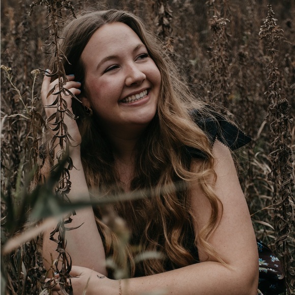 Hi, I’m Molli ✨💛🌻 - Picture 1 of 11